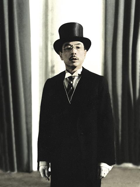 「太陽」監督：アレクサンドル・ソクーロフ　出演：イッセー尾形　桃井かおり　佐野史郎ほか