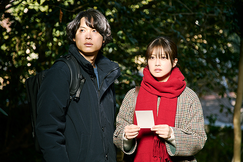 「白鳥とコウモリ」監督：岸善幸　出演：松村北斗　今田美桜ほか
